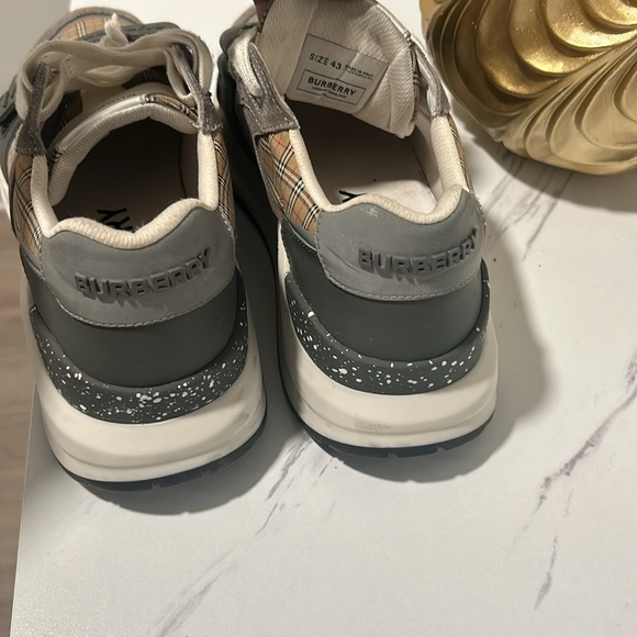 Size 43 used - Picture 2 of 3